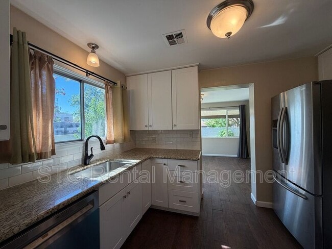 Photo - 337 W 200 N