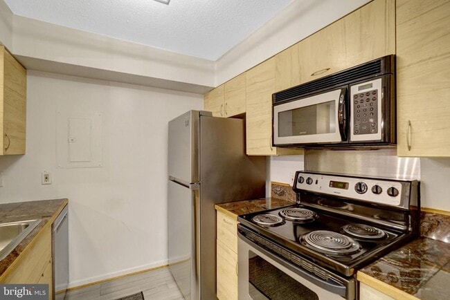 Photo - 2111 Wisconsin Ave NW