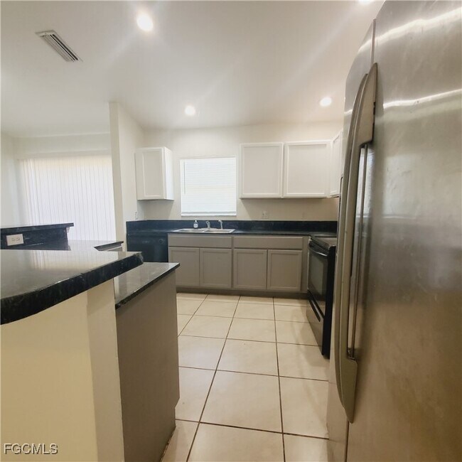 Photo - 777 Bedford Dr