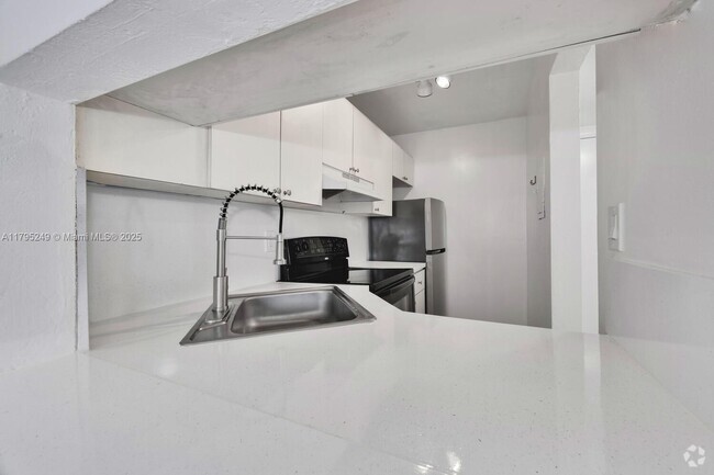 Building Photo - 7403 SW 82nd St Unit 207N Rental