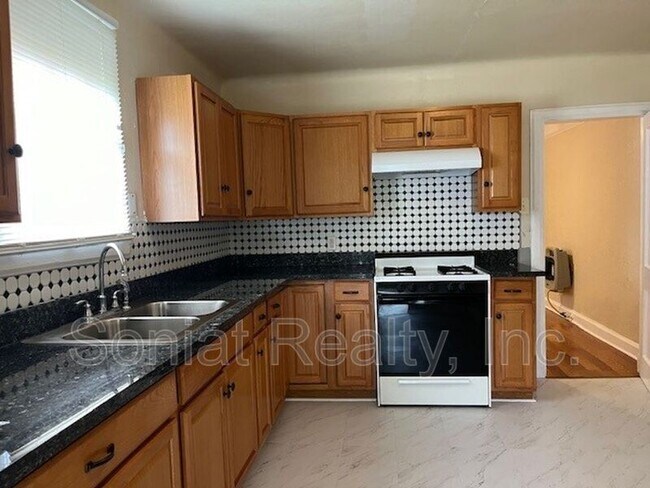 Photo - 1638 Music St