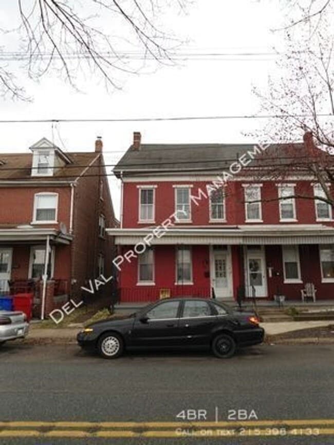 Building Photo - Beautiful Victorian Rowhome with Modern Updates – Available Now!