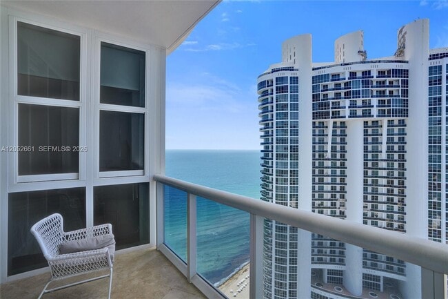 Building Photo - 18201 Collins Ave Unit 4705