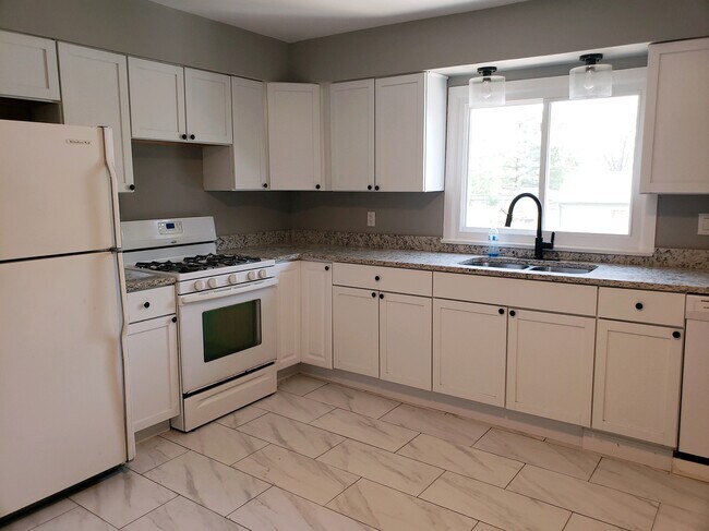 Photo - 1525 E Elm St