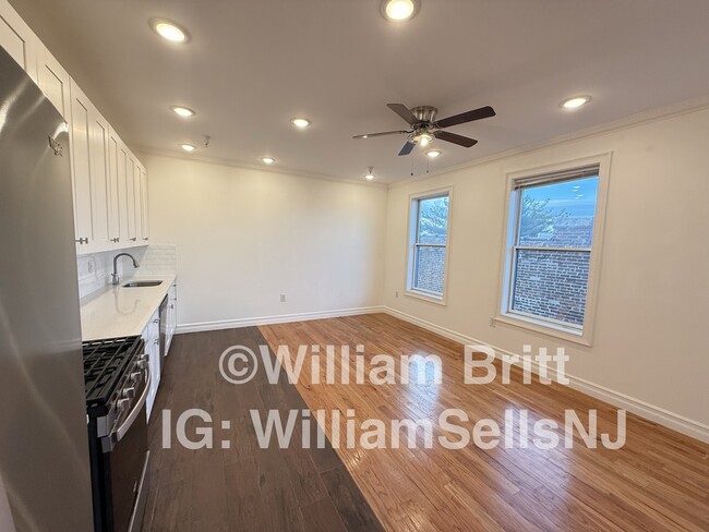 Photo - 373 Danforth Ave Unidad 303