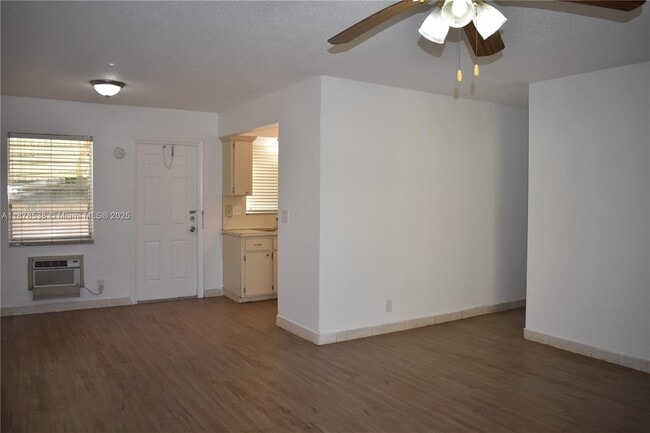 Photo - 5400 Hollywood Blvd Unit 4