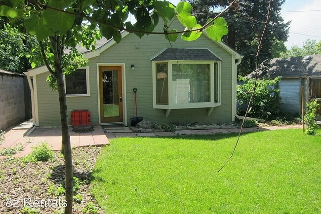 Building Photo - Charming Studio Furnished Unit B