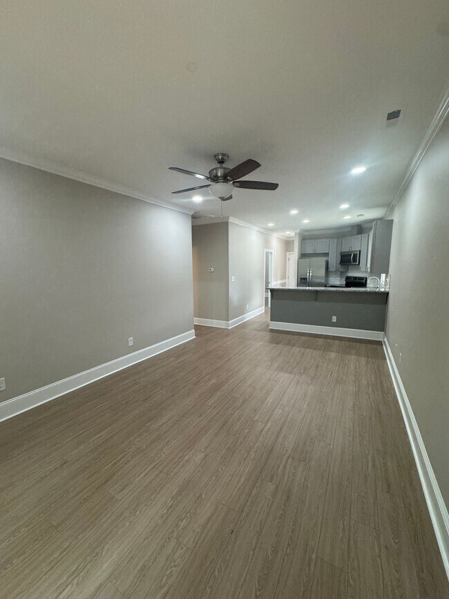 Building Photo - WESTERN BLVD APARTMENTS IN RALEIGH! Unit 103