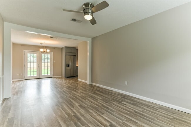 Photo - 104 Brigadoon Ln