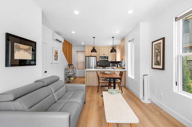 Photo - 6201 N Amherst St