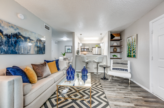 Bright Living Room with Modern Finishes – Spacious Dallas Apartment Near White Rock Lake - Fountains of Jupiter Rental