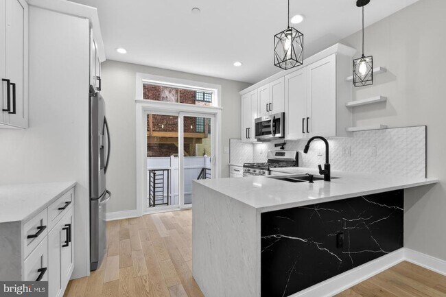 Photo - 2138 E Albert St