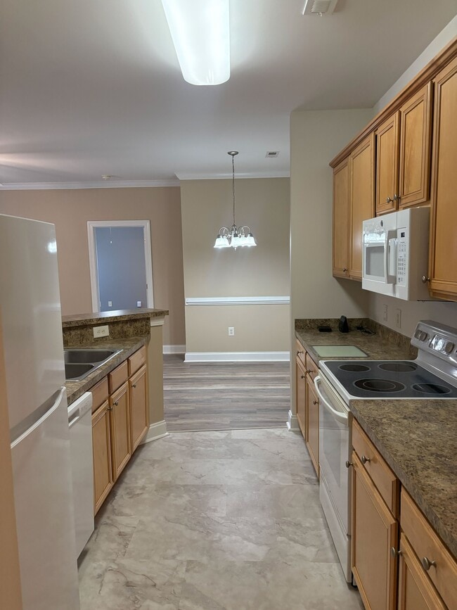 Photo - 2037 Silvercrest Dr