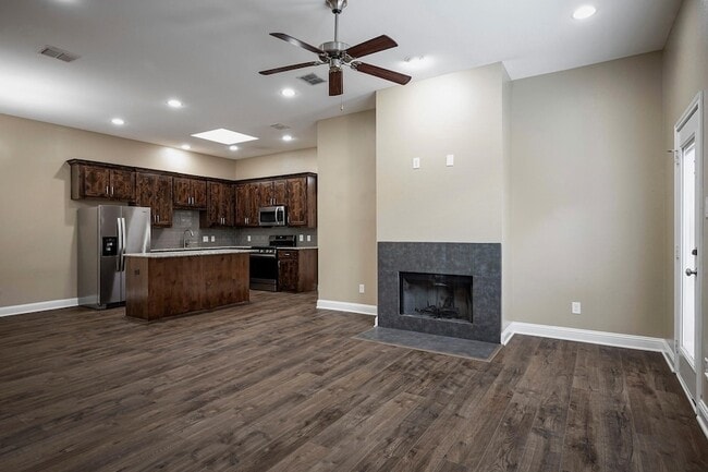 Photo - 3005 Allister St
