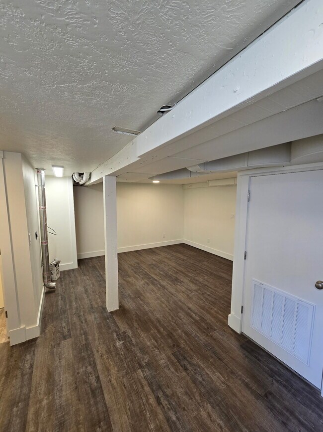 122 12th St N