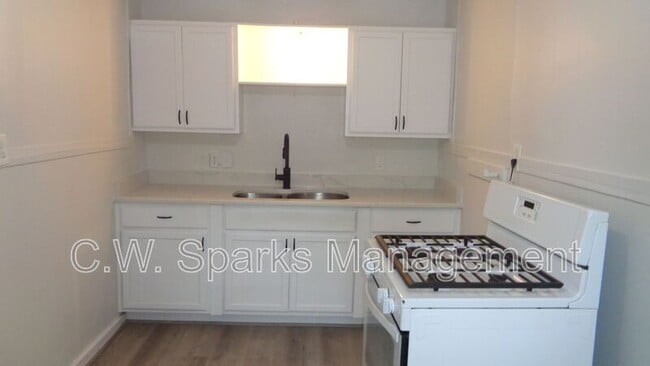 Photo - 127 W Avenue A
