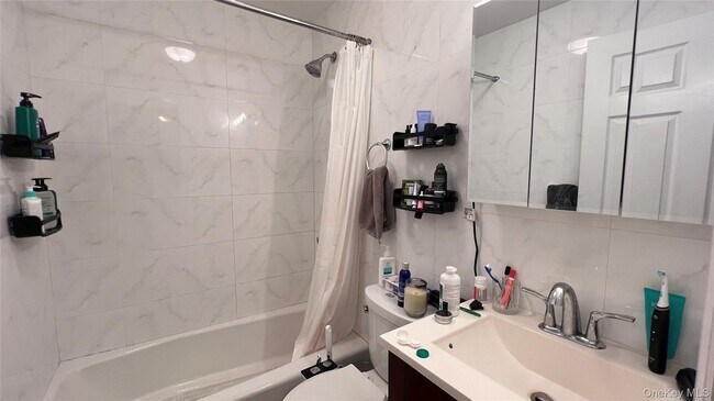 Photo - 10-44 47th Ave Unit 3F