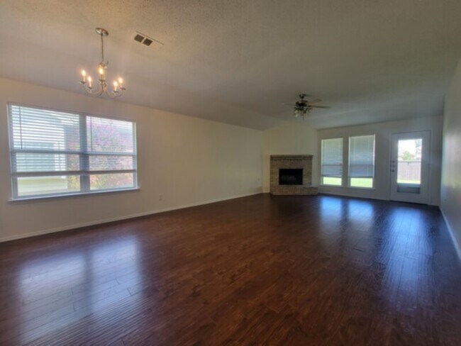 Photo - 3 BEDROOM IN DIAMOND CREEK SUBDIVISION - FORNEY