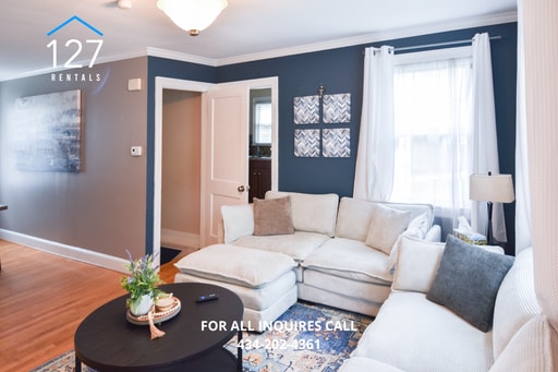 Photo - Spacious 4-Bedroom Residence in a Prime Location!