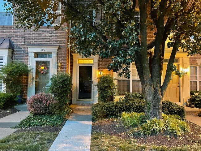 Frente - 1813 Kenwood Ave