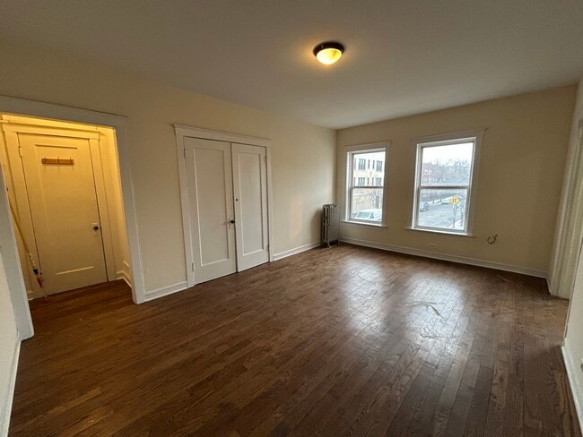 Building Photo - 2718 N Milwaukee Ave Rental