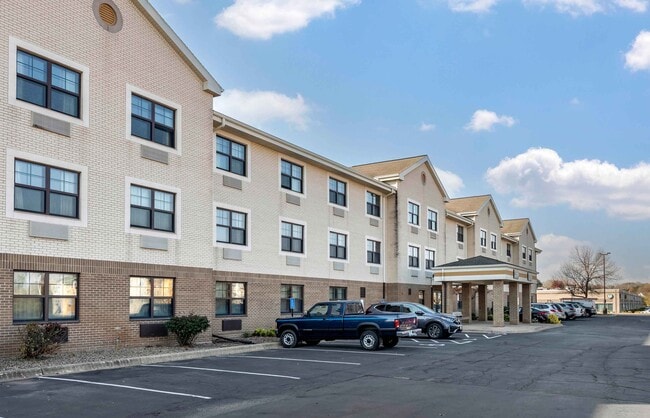 Furnished Studio-Rochester - North
