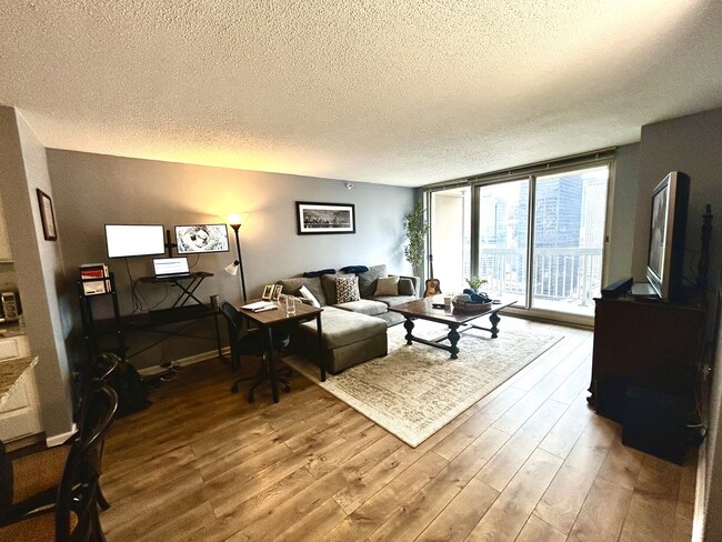 Photo - 545 N Dearborn St