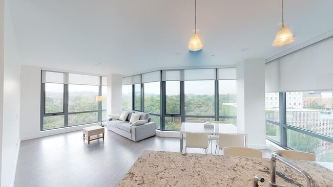 Building Photo - 80 Fenwood Rd Unit 813