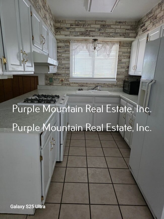 Photo - AVAILABLE NOW:  3 Bedrooms, 2 Bath Home for Rent