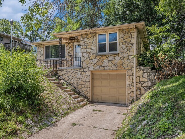 Building Photo - Updated 3 Bedroom Benson Home