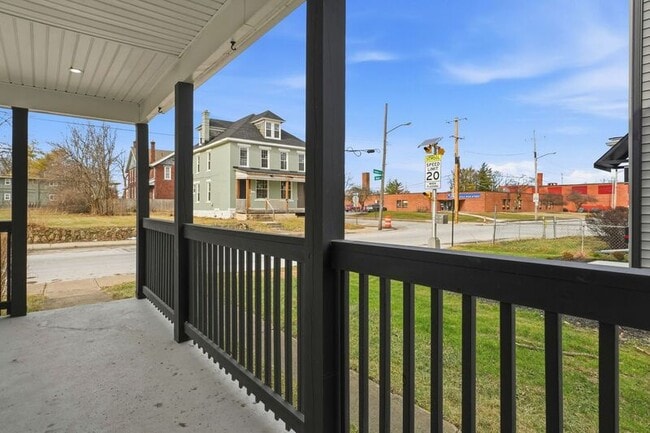 Photo - 522 Kelton Ave