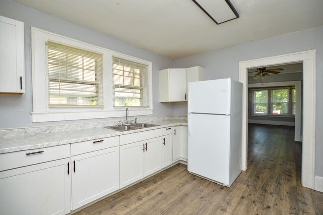 Photo - 705 E Lexington Ave