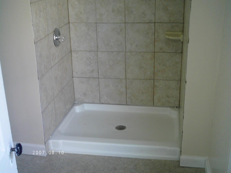 Ducha del baño - 126 W Washington Ave