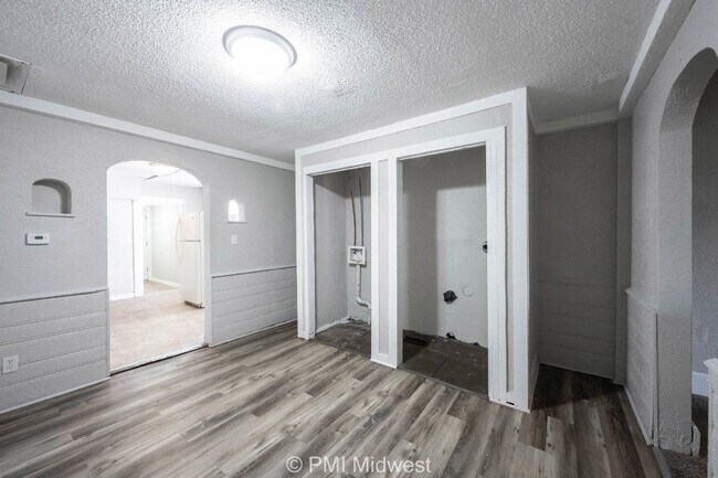 Photo - 240 N Beville Ave