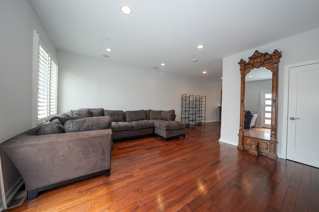 Photo - 601 Poplar St