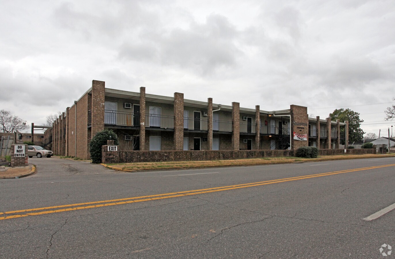 Meadowbrook Apartments - Meadowbrook Apartments