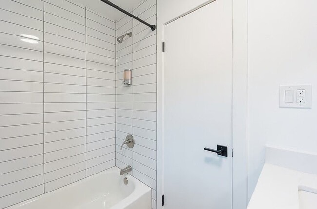 3324 V St Unit C