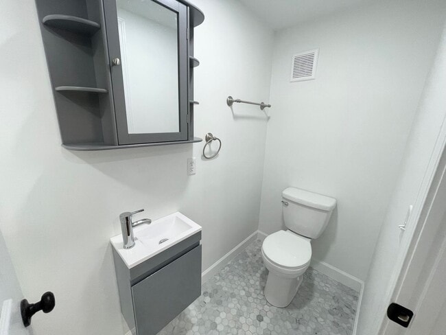 Photo - Newly Renovated 1 bedroom Unit 810 A Florence St