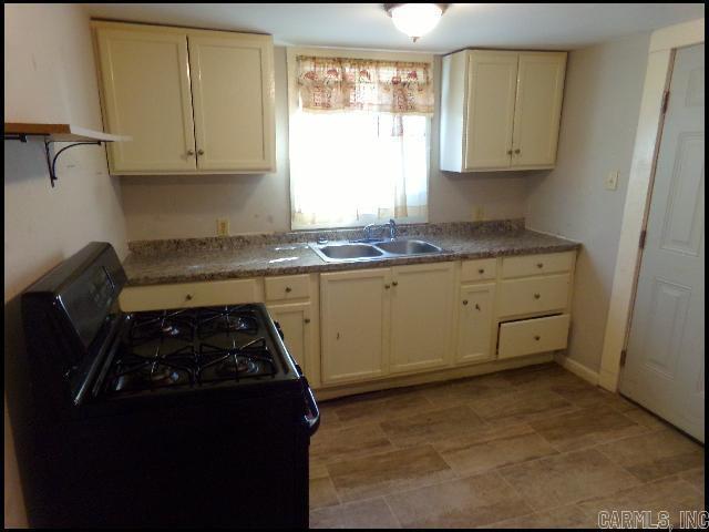 Photo - 2022 Howard St