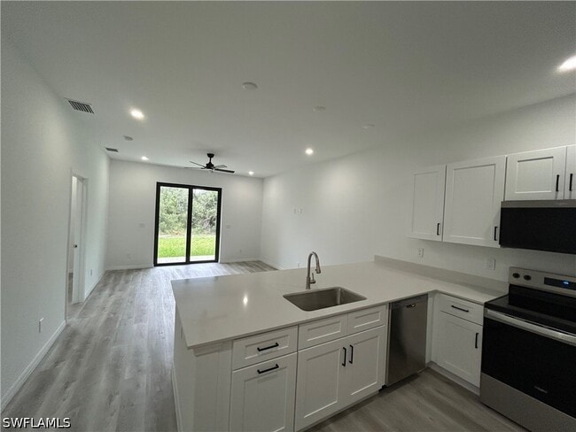 Photo - 455 Bell Blvd