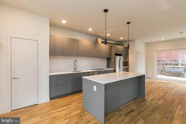 Photo - 2328 Memphis St Unit B2