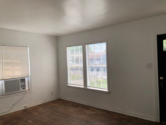 Building Photo - 2830 Sarita St