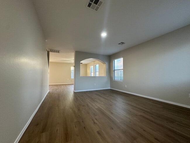 Photo - San Tan Valley, 4 bed, 2.5 bath, huge loft, 2300 sqft, 3 car garage