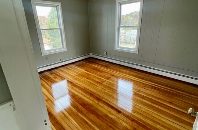 Building Photo - 576 Providence St Unit 3