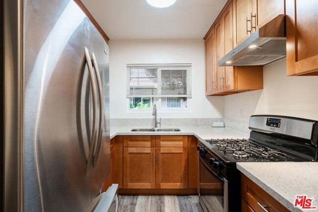 Photo - 13343 Victory Blvd Unit 2