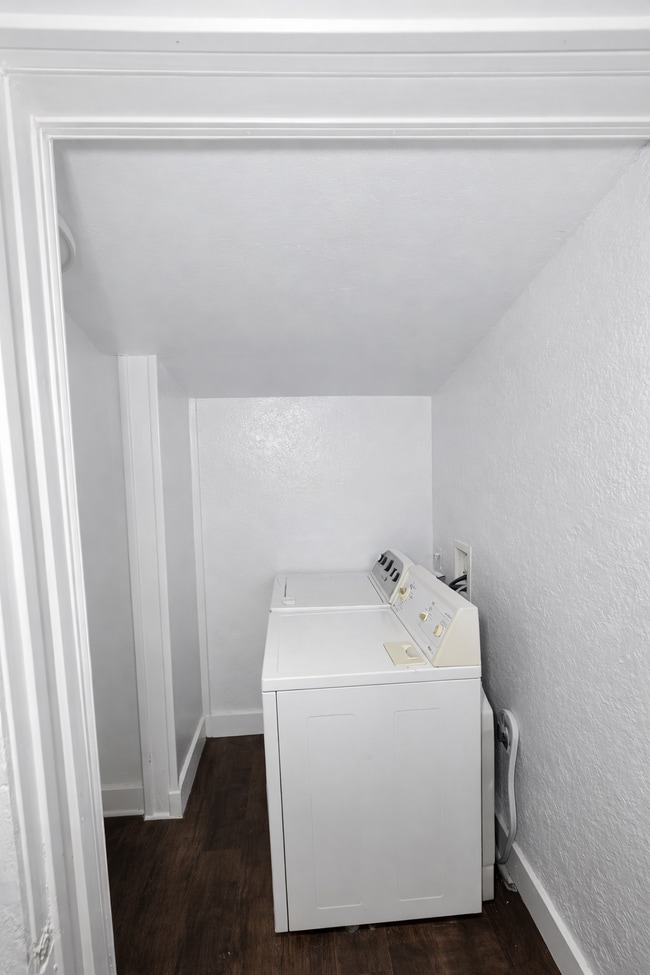 645 W Davis Loop