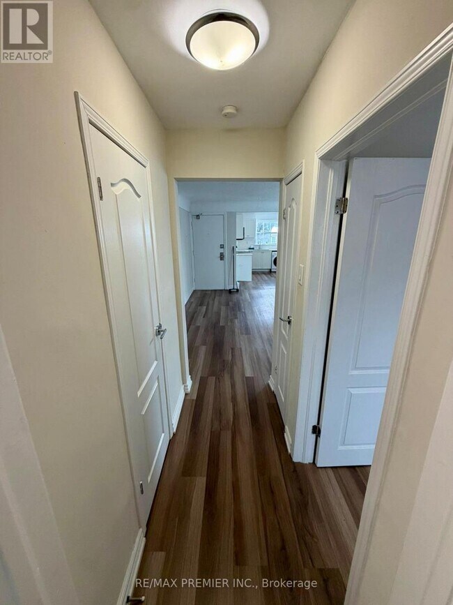 Photo - 10 Crosthwaite Ave S Unité 1