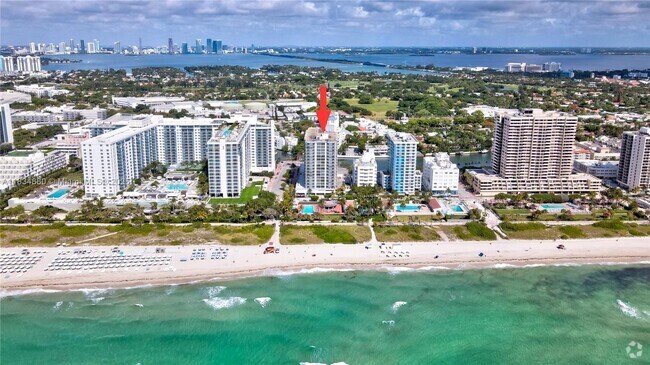Building Photo - 2401 Collins Ave Rental