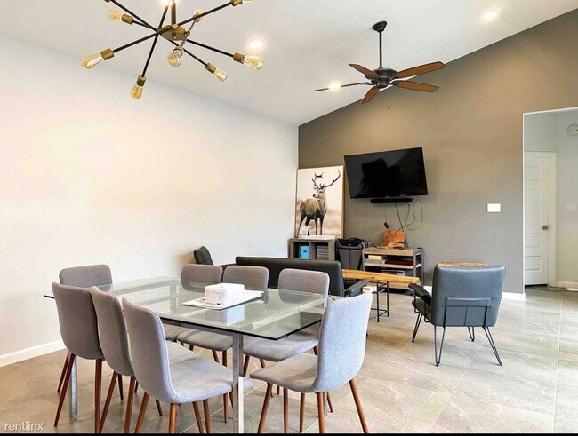 Photo - 2 br, 2.5 bath Duplex - 610 Camelot Drive 610