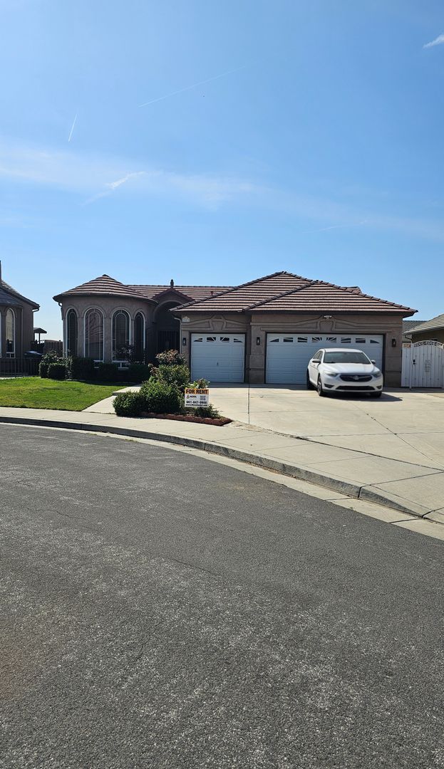 Photo - Luxurious Home in North Bakersfield 3 BD 3 BA